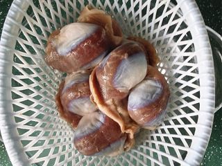 3、香辣鸭胗,腌制4小时以后，再洗净沥干