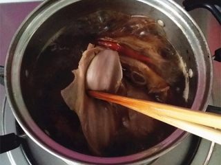 9、香辣鸭胗,约15分钟左右时用筷子戳下，能戳动却可