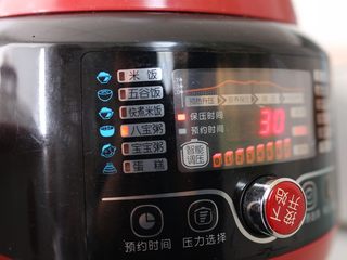 6、滋润益气养血的杂粮粥-带带,按下煮粥键即可