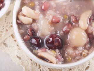 9、滋润益气养血的杂粮粥-带带,市场上常见的豆子和米，凑一锅