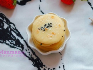 14、宝宝辅食 10M+ 超级松软的小米饼,软软的很好吃哦。