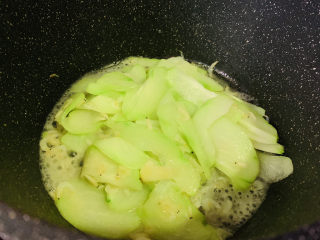 17、虾皮炒佛手瓜,起锅