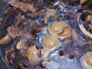 3、立夏的固肾食方:#核桃壳分心木煮鸡蛋#(创建于5/5~2017),把核桃壳和分心木浸泡1小时。