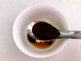 16、 糖醋焦熘豆腐,加入蚝油