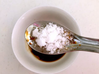 19、 糖醋焦熘豆腐,加入精盐