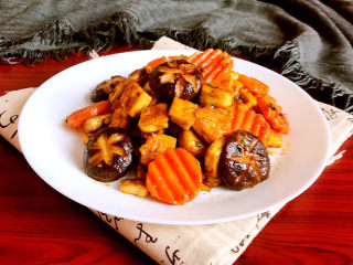 28、 糖醋焦熘豆腐,糖醋焦熘豆腐酸甜适口，风味独特~