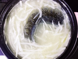 14、黑鱼豆腐汤,大火烧开装中小火慢慢煲