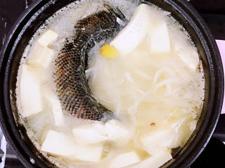 18、黑鱼豆腐汤,煮熟即可