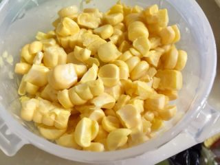 11、我爱炒饭系列➕五彩杂蔬香肠炒饭,玉米剥粒备用