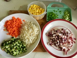 16、我爱炒饭系列➕五彩杂蔬香肠炒饭,全部食材改刀准备好