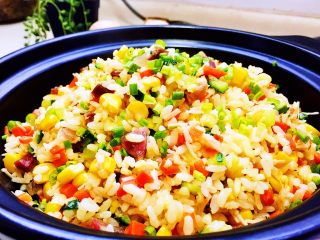 39、我爱炒饭系列➕五彩杂蔬香肠炒饭,营养丰富,口味清淡的五彩杂蔬炒饭,准备好大勺子和一个嗷嗷待哺的胃,快来享用吧????