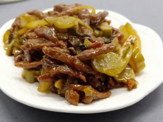 10、酸爽开胃《酸菜肉丝面》,作为下饭菜也是不错哦！