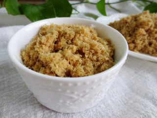 13、香酥猪肉蓉——宝宝辅食,做给小朋友吃的，肉撕的比较碎，一个肉松程序就可以了，如果肉比较大块，可以用2个肉松程序