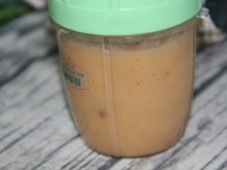 14、冬喝暖饮夏吃冰~开胃山楂苹果饮,搅拌成糊