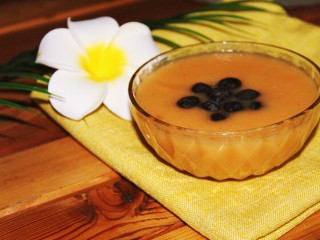 15、冬喝暖饮夏吃冰~开胃山楂苹果饮,再点缀几粒黑枣，实在太好喝了，酸甜味道特别的浓郁！