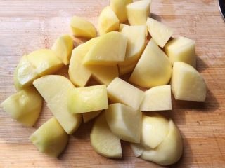 5、牛尾巴罗宋汤,土豆切块