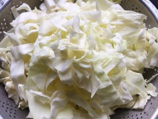 6、牛尾巴罗宋汤,卷心菜也切一切