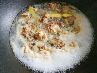 7、好喝到飞起的虫草炖鸡,焯3分钟煮出浮沫。