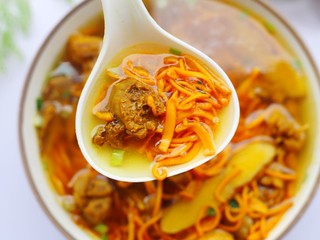 14、好喝到飞起的虫草炖鸡,全家都爱。