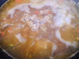 10、排骨蚬子时蔬面,放入蚬子肉和蚬子汤煮更加鲜美