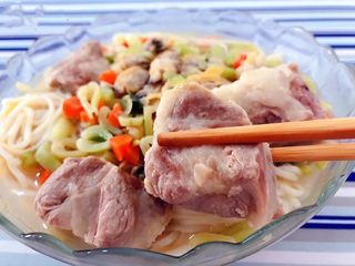 14、排骨蚬子时蔬面,排骨的肉质鲜嫩细腻唇齿留香回味无穷