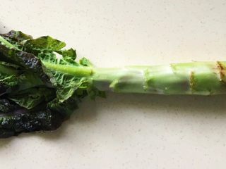 3、碧簪银芽,取一根莴笋