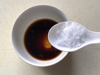 10、碧簪银芽,放白糖拌匀,备用