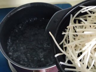 15、碧簪银芽,换水煮豆芽