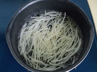 16、碧簪银芽,也是水开后煮个2、3分钟