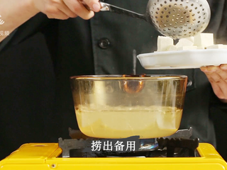 4、白贝豆腐萝卜汤，夏季消暑滋补必备 ,捞出备用