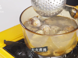 6、白贝豆腐萝卜汤，夏季消暑滋补必备 ,大火煮沸