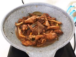 26、红烧溜达鸡,翻炒均匀即可