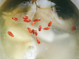 13、白果炖鸡,加入枸杞