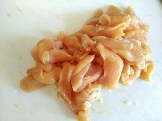 4、杏鲍菇青椒炒鸡肉,鸡肉切片