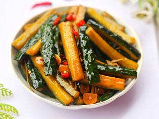 15、低脂爽脆开胃下饭的腌黄瓜条,成品。