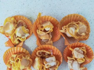 11、韭菜炒扇贝,全部处理完毕