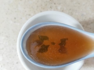 15、韭菜炒扇贝,加入1.5勺料酒