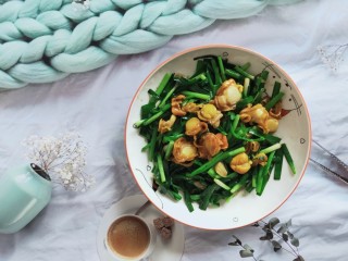 22、韭菜炒扇贝,装盘