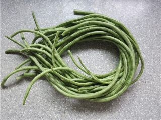 1、吃豇豆还用麻汁？快来试试这个--手撕豇豆,新鲜嫩豇豆不鼓肚直流流的那种