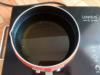 20、香嫩藕丸子,小锅里放上半锅油烧热