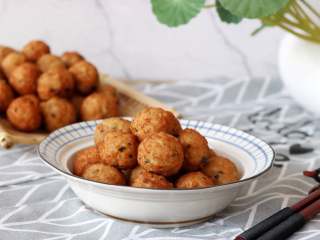 25、香嫩藕丸子,金黄色的藕丸子