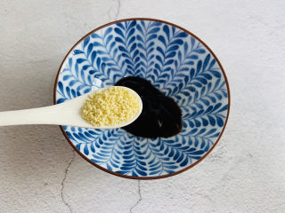 5、蚝油油麦菜,加入鸡精