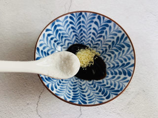 6、蚝油油麦菜,适量的盐