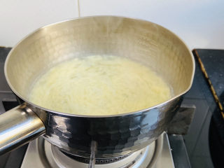 6、鸡蛋醪糟汤,一边淋入蛋液一边用筷子快速搅散