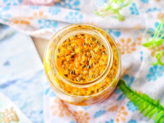 15、百香果柠檬蜂蜜水,喝一个月白成一道光。