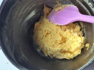 6、橙香磅蛋糕, 用刮刀切拌混合