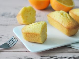 12、橙香磅蛋糕,小小的一个，负担也不重。