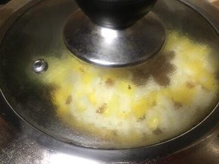 12、版纳香甜糯萝饭,蒸锅烧水,上汽和15分钟即可