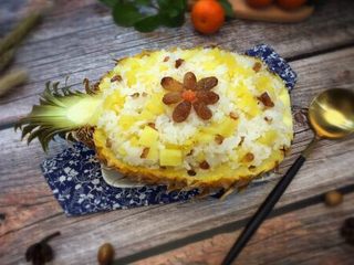 13、版纳香甜糯萝饭,时间到,出锅了,是不是美美哒!看着就很好吃的样子了,酸酸甜甜好滋味!