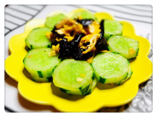 15、黄瓜木耳炒鸡蛋,黄瓜????木耳炒鸡蛋完成啦！